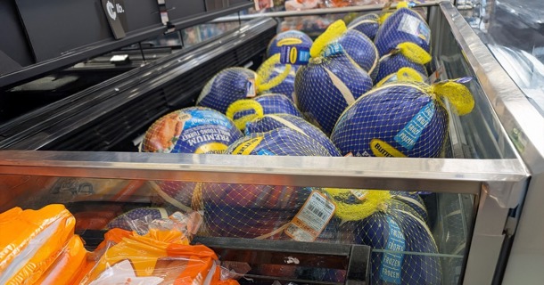 o eat well without overspending, make a list when going grocery shopping for the holidays. Photo by Chabella Guzman   