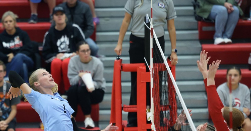 Aurora Sweeps GICC Volleyball Monday 